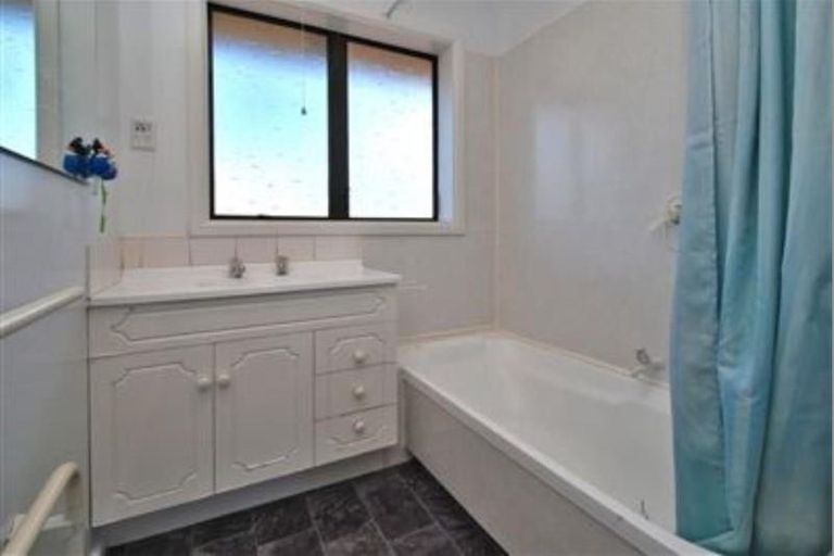 Photo of property in 1/412 Memorial Avenue, Burnside, Christchurch, 8053