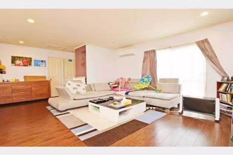 Photo of property in 10 Lockington Avenue, Henderson, Auckland, 0612