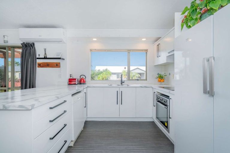 Photo of property in 12 Pipi Dune, Whitianga, 3510