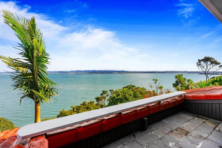 Photo of property in 16 Brigantine Drive, Beach Haven, Auckland, 0626