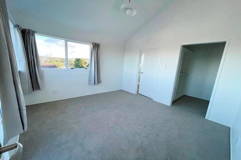 Photo of property in 1/5 Folkestone Street, Murrays Bay, Auckland, 0630