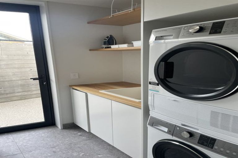 Photo of property in 11 Kereru Crescent, Wanaka, 9305