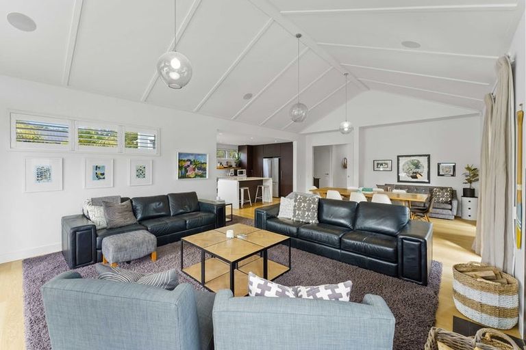 Photo of property in 31 Rauparaha Street, Waikanae Beach, Waikanae, 5036