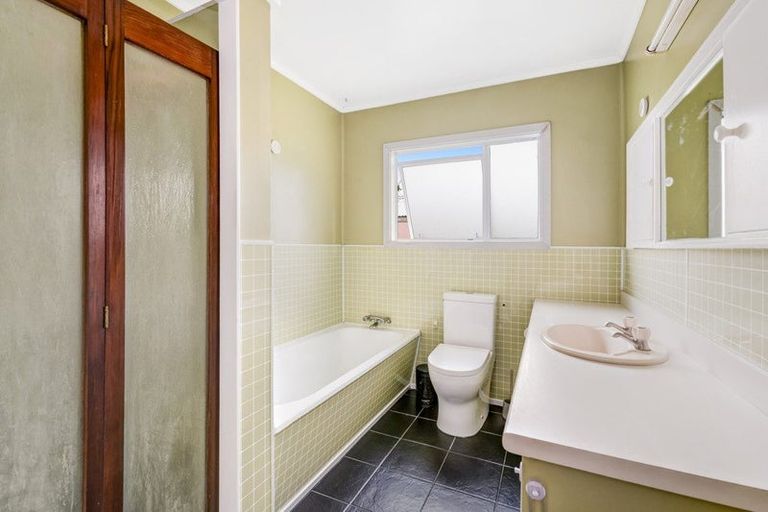 Photo of property in 50 Awaroa Road, Helensville, 0800