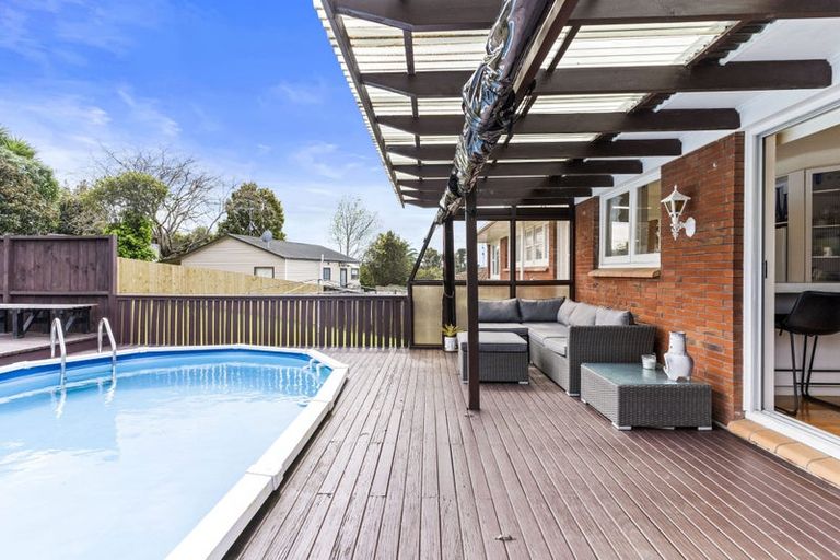 Photo of property in 16 La Trobe Street, Pakuranga Heights, Auckland, 2010