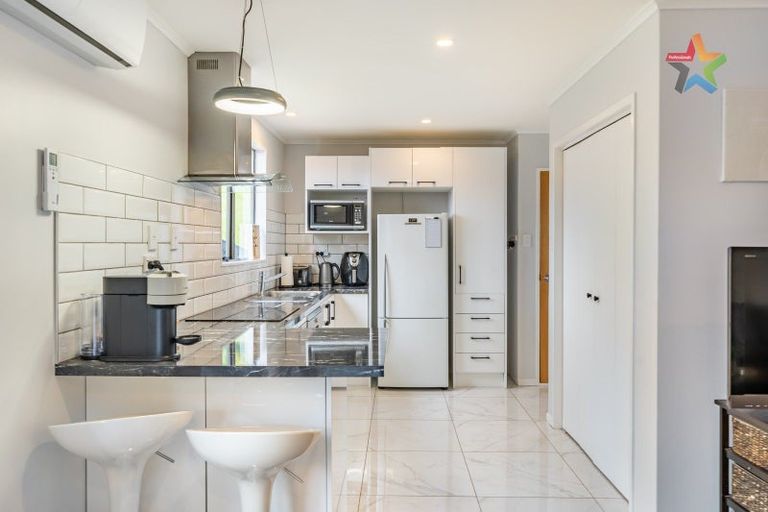 Photo of property in 43b Hartford Crescent, Totara Park, Upper Hutt, 5018