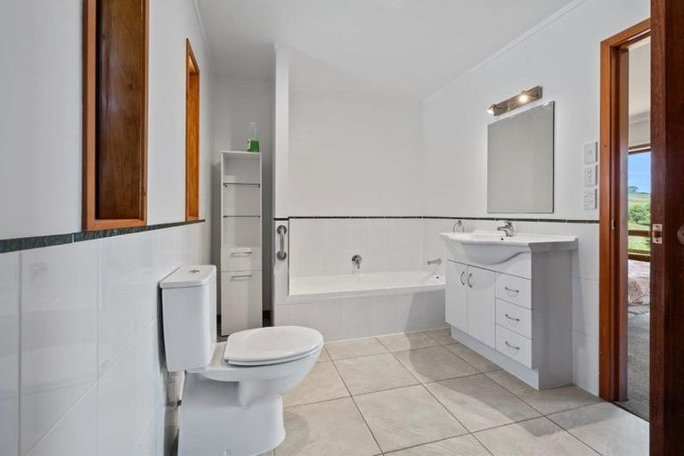 Photo of property in 87 Hurndall Street East, Maungaturoto, 0520