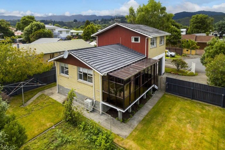 Photo of property in 15 Haylock Grove, Totara Park, Upper Hutt, 5018
