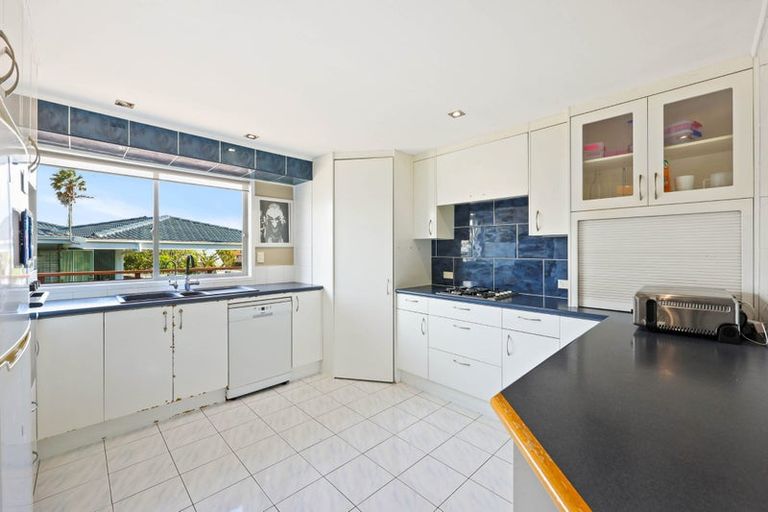 Photo of property in 18 Majesty Place, Half Moon Bay, Auckland, 2012