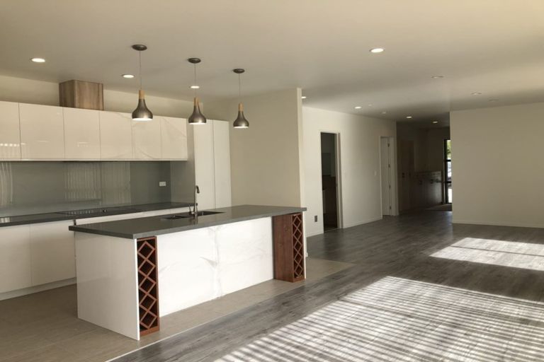 Photo of property in 19 Grove Way, Riverhead, 0820