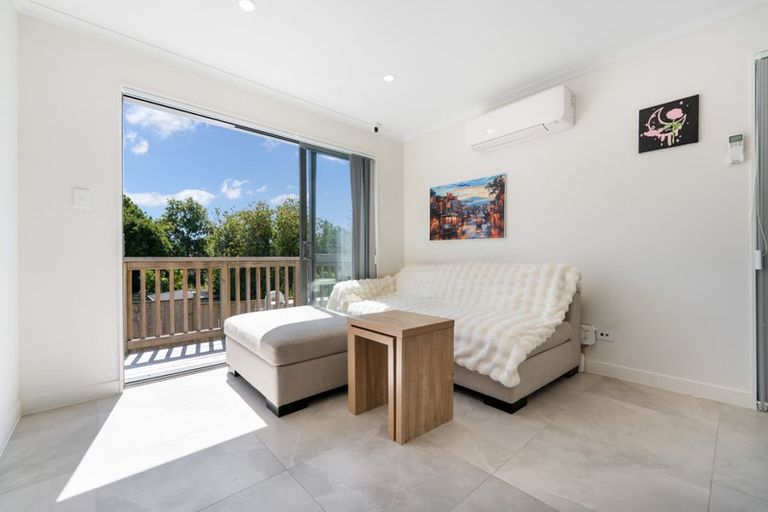 Photo of property in 7/11 Celeste Place, Totara Vale, Auckland, 0627