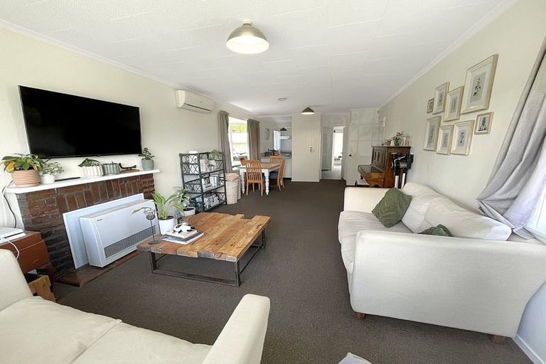 Photo of property in 8 Norwich Place, Awapuni, Palmerston North, 4412