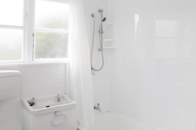 Photo of property in 114 Cambridge Terrace, Fairfield, Lower Hutt, 5011