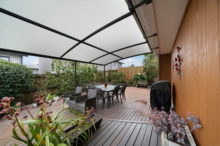 Photo of property in 1/24 Blacklock Avenue, Henderson, Auckland, 0612