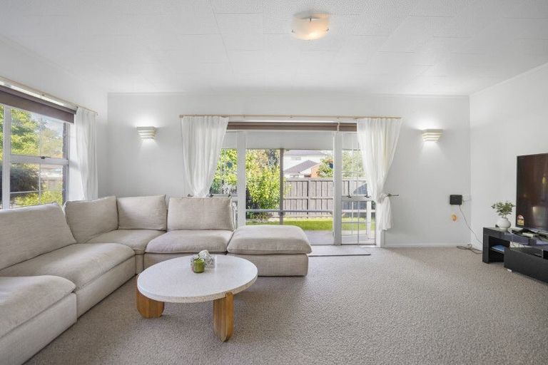 Photo of property in 1 Camellia Place, Hamilton Lake, Hamilton, 3204