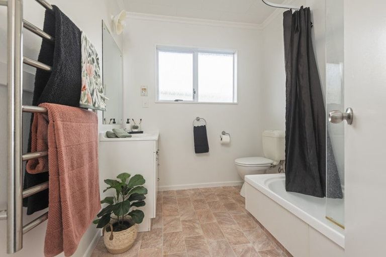 Photo of property in 63 Rhodes Drive, Kelvin Grove, Palmerston North, 4414
