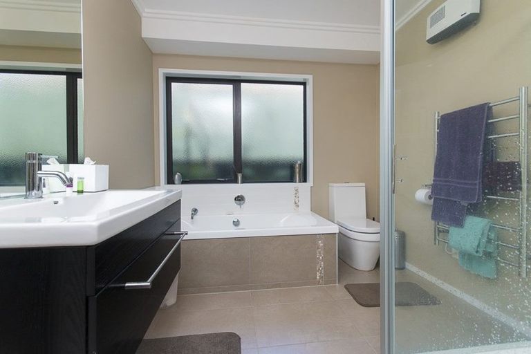 Photo of property in 1 Ludlow Place, Pukekohe, 2120