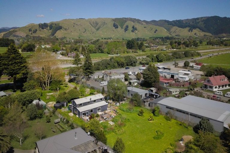 Photo of property in 899 State Highway 1, Te Horo, Otaki, 5581