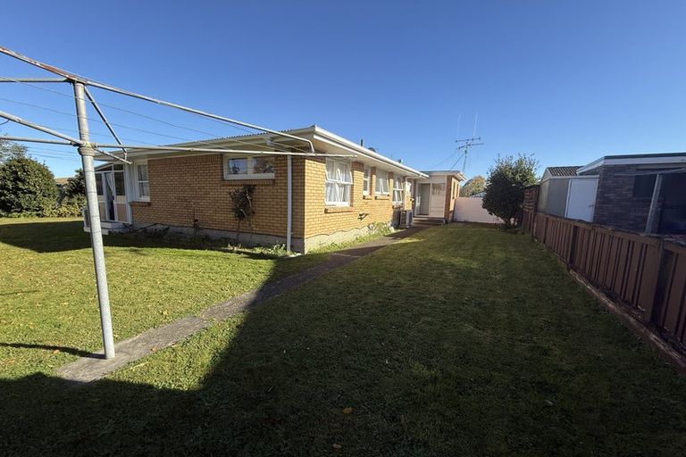 Photo of property in 24 Kensington Place, Fairfield, Hamilton, 3214
