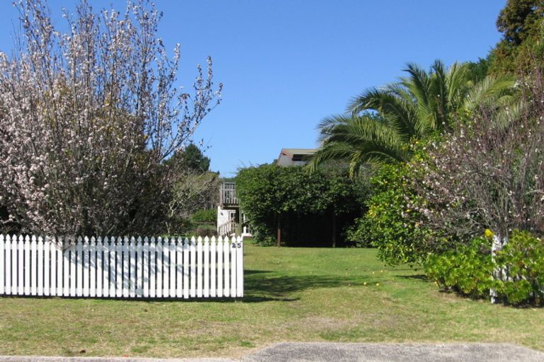 Photo of property in 25 Hardy Place, Cooks Beach, Whitianga, 3591