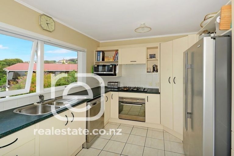 Photo of property in 21 Marlborough Avenue, Glenfield, Auckland, 0629