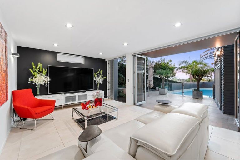 Photo of property in 10a Eastcliffe Road, Castor Bay, Auckland, 0620