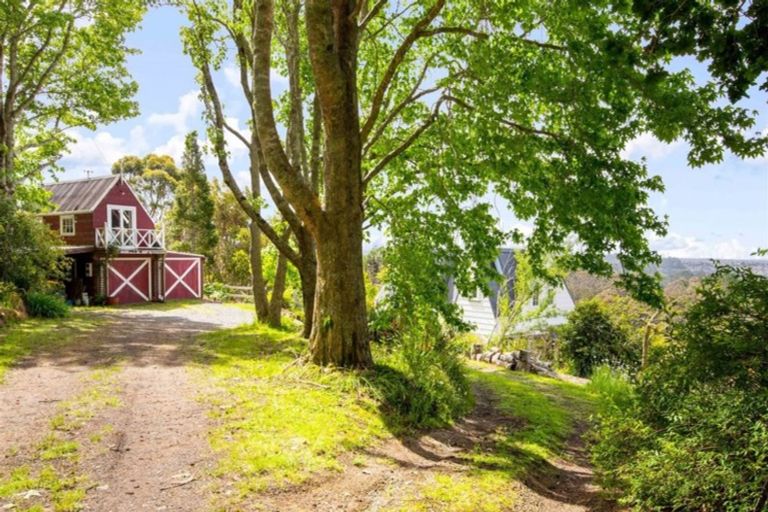 Photo of property in 209 Forest Road, Waiatarua, Auckland, 0612