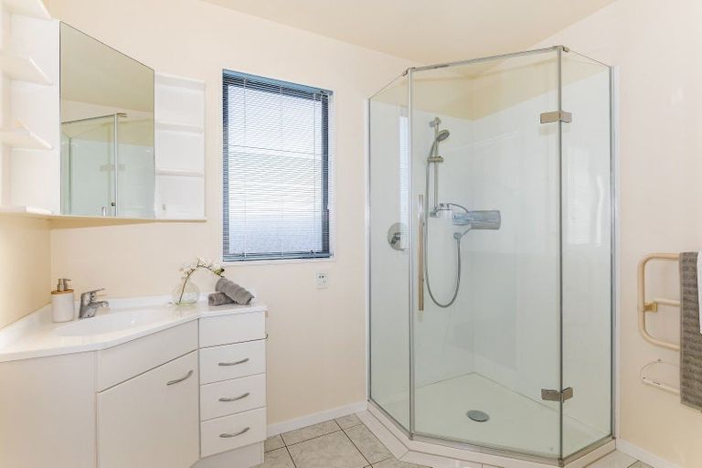 Photo of property in 5 Saint Elizabeth Heights, Normandale, Lower Hutt, 5010