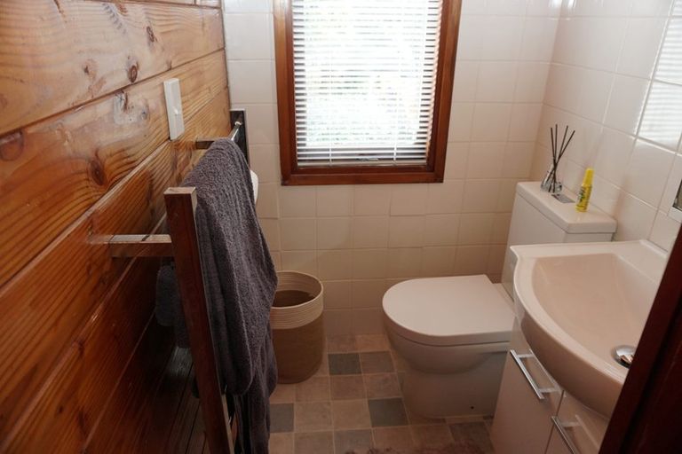 Photo of property in 5a Pohutukawa Avenue, Shelly Park, Auckland, 2014