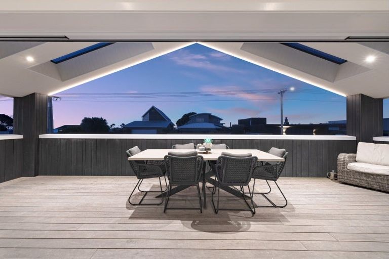 Photo of property in 112 Karewa Parade, Papamoa Beach, Papamoa, 3118