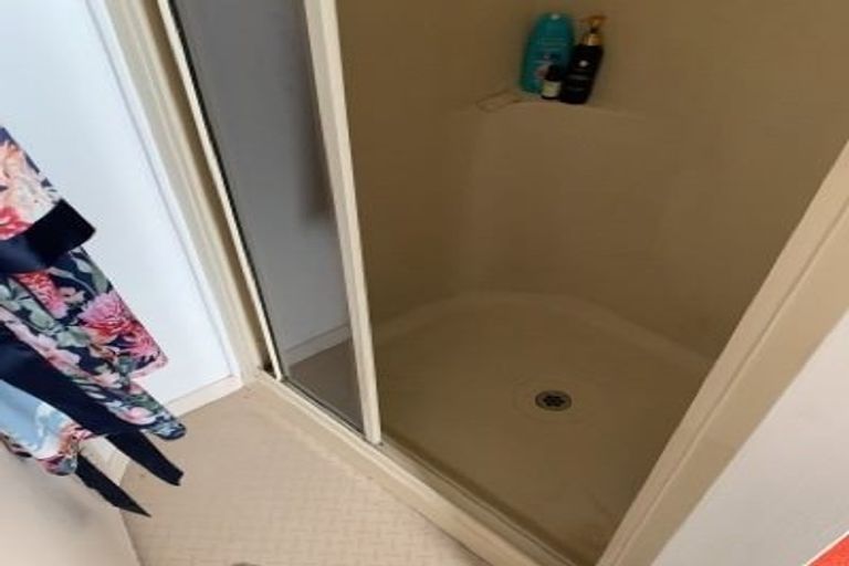 Photo of property in 1/16 Heathglen Place, Bayview, Auckland, 0629