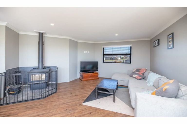 Photo of property in 7 Dundee Close, Darfield, 7510