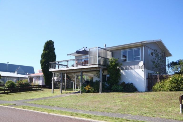 Photo of property in 11 Kennedy Park Drive, Pauanui, Hikuai, 3579