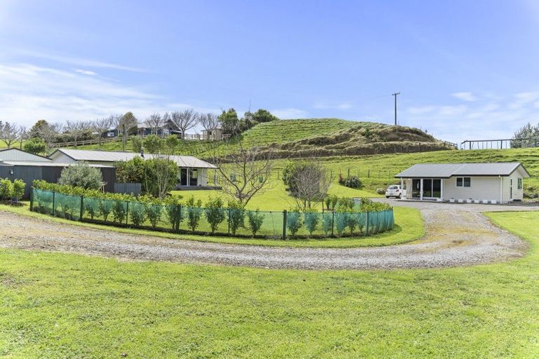 Photo of property in 489a Barrett Road, Omata, New Plymouth, 4374