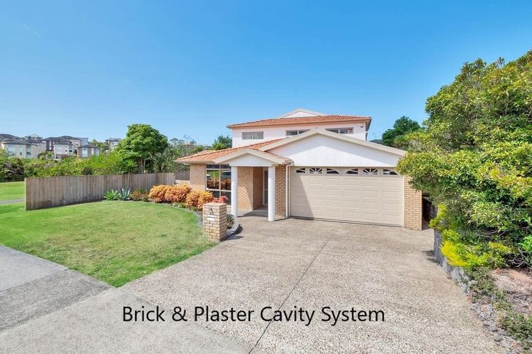 Photo of property in 60 Medallion Drive, Oteha, Auckland, 0632