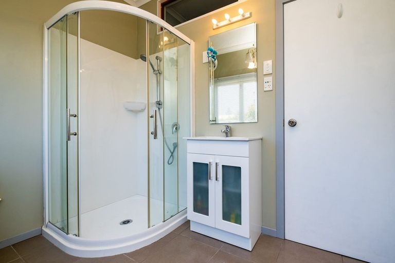 Photo of property in 17 Pukeko Place, Westshore, Napier, 4110