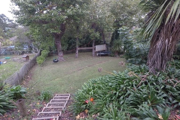 Photo of property in 32 Peter Terrace, Castor Bay, Auckland, 0620