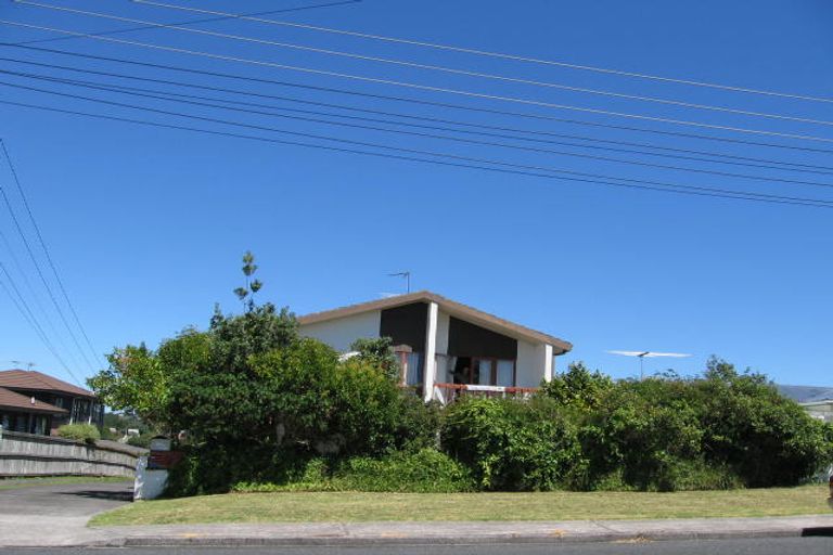 Photo of property in 2/10 Dallinghoe Crescent, Milford, Auckland, 0620