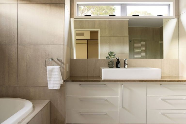 Photo of property in 151 Durham Drive, Havelock North, 4130