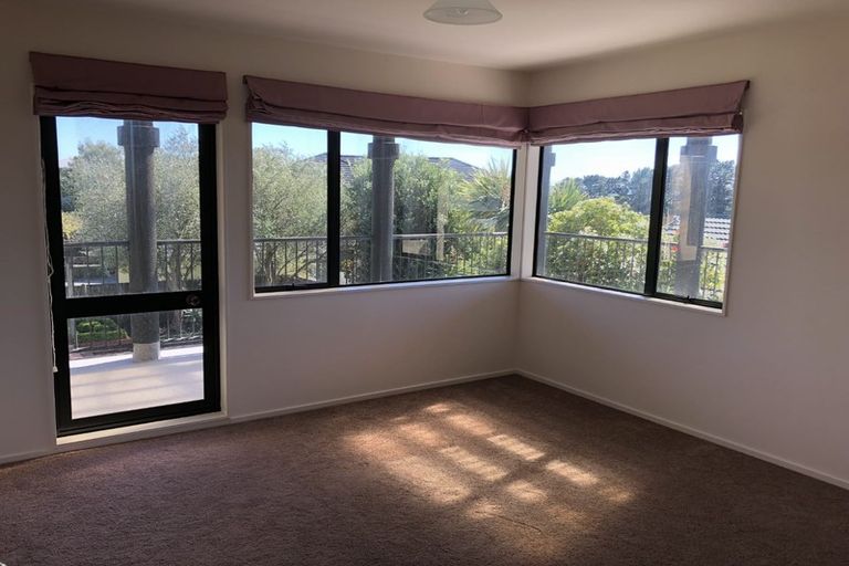 Photo of property in 32 Kilkenny Place, Fitzherbert, Palmerston North, 4410