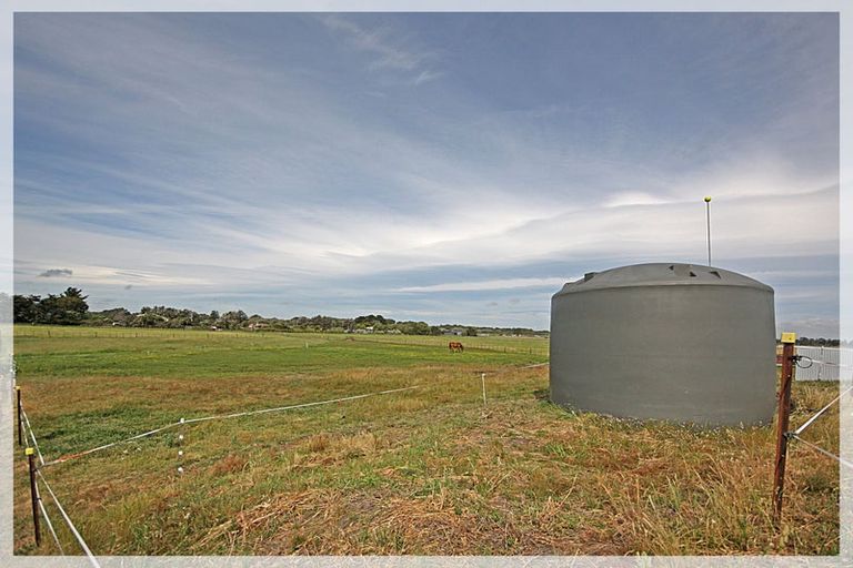 Photo of property in 10 Ripa Street, Tangimoana, 4822