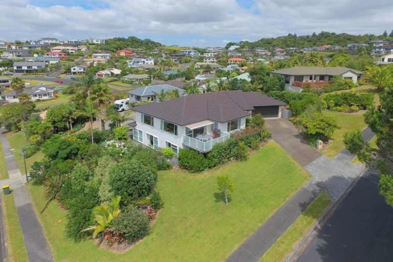Photo of property in 33 Savoy Road, Orewa, 0931