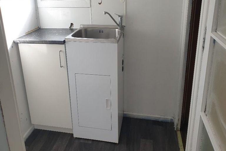 Photo of property in 33 Strid Road, Te Atatu South, Auckland, 0610