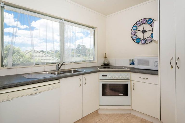 Photo of property in 2/63 Stanley Road, Glenfield, Auckland, 0629