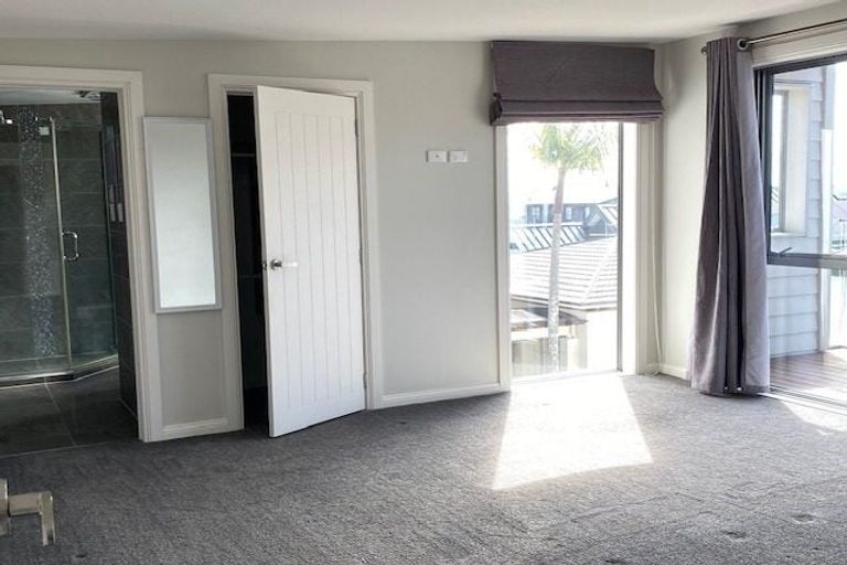 Photo of property in 6a Te Akau Crescent, Bucklands Beach, Auckland, 2012