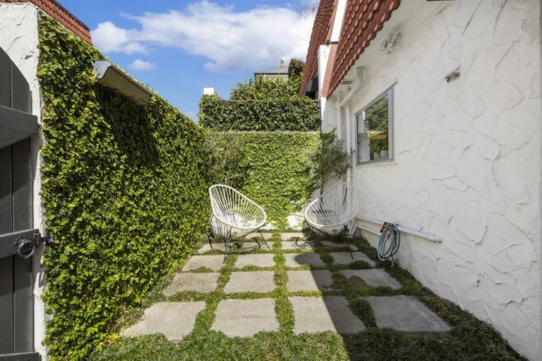 Photo of property in 1/20 Maritime Terrace, Birkenhead, Auckland, 0626