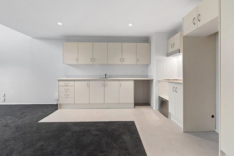 Photo of property in 17f/30 Westward Ho, Glen Eden, Auckland, 0602