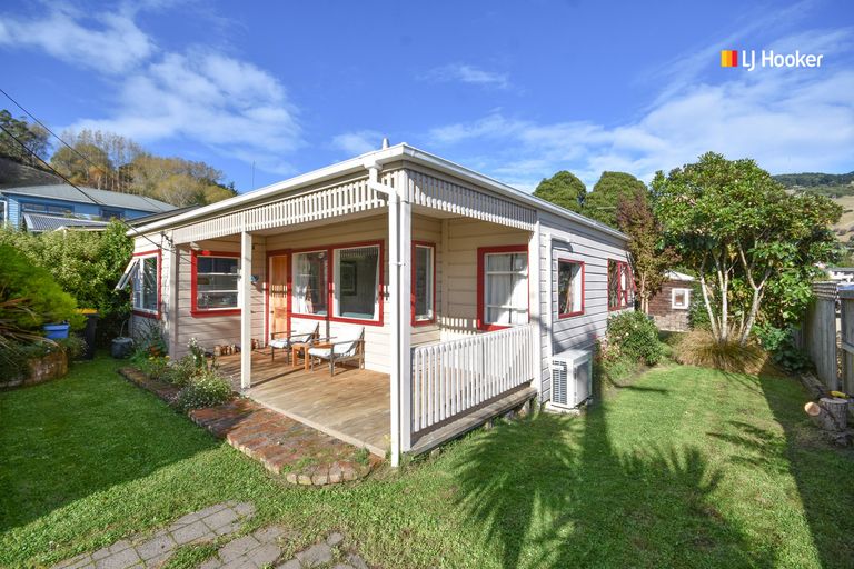 Photo of property in 6 Dickson Street, Macandrew Bay, Dunedin, 9014