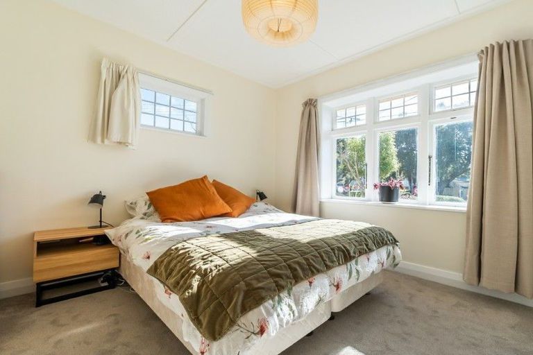 Photo of property in 17 Pirie Crescent, Moera, Lower Hutt, 5010