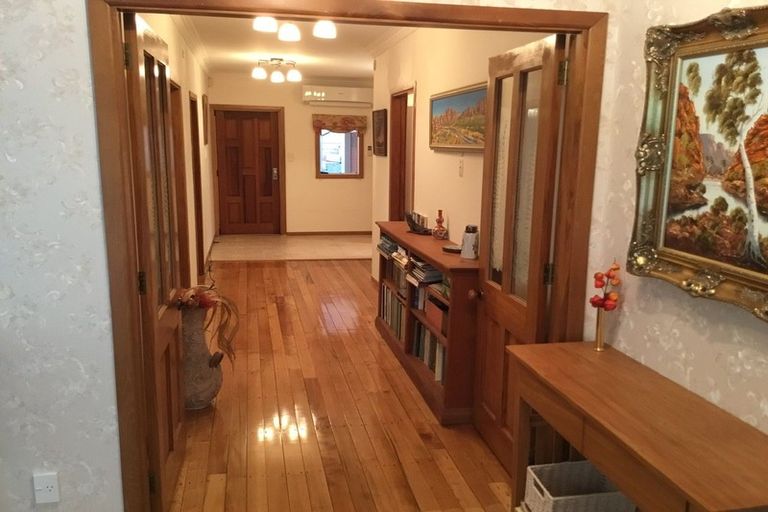 Photo of property in 25 Wyndham Road, Pinehaven, Upper Hutt, 5019